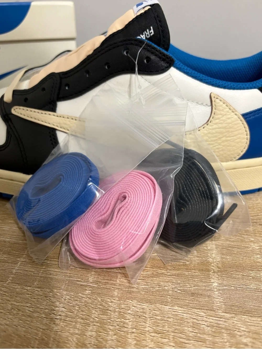 Jordan 1 low × Travis Scott Fragment 1.0